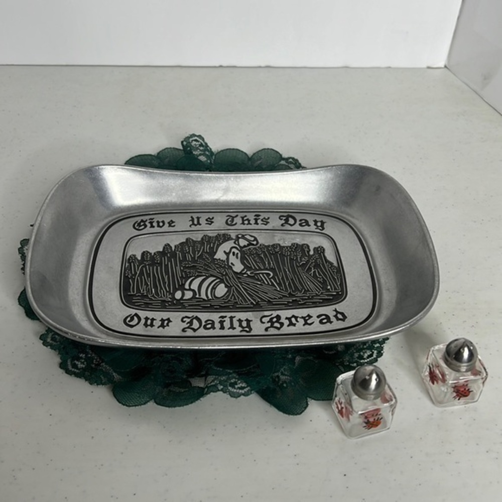 WILTONARMETALE, LARGE BREAD TRAY